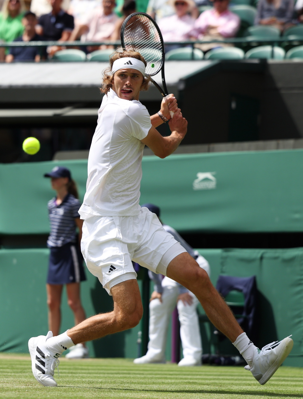 温网碾压年终总决赛,兹维列夫点燃赛场 温网碾压年终总决赛,兹维列夫点燃赛场