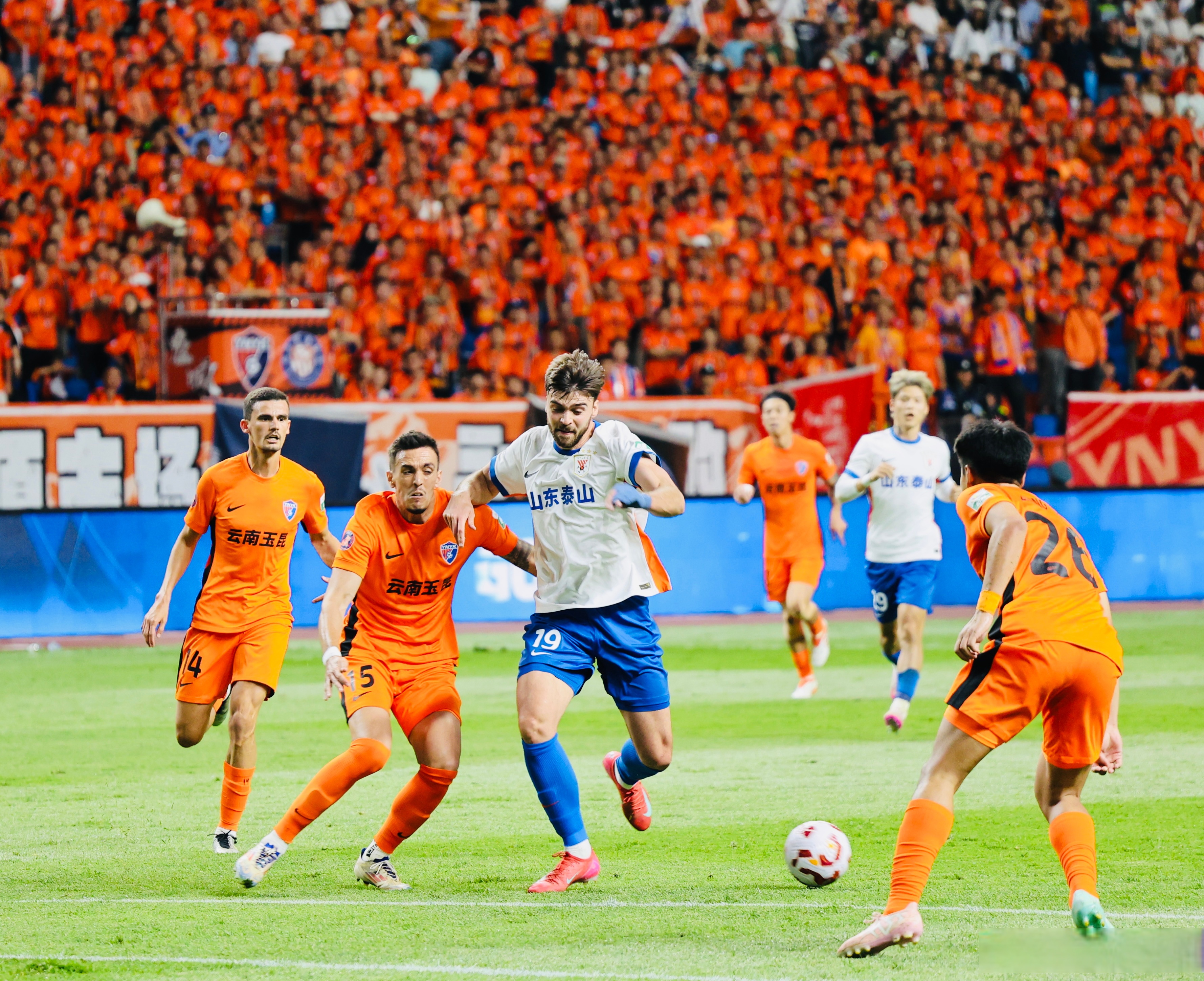 利物浦翻盘曼城，蒂亚戈点燃赛场