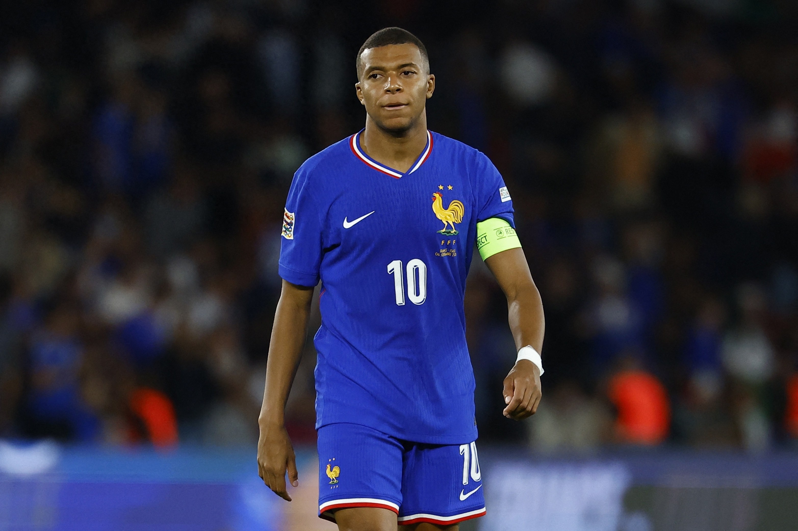 法国队碾压英格兰队，梁靖崑带队取胜