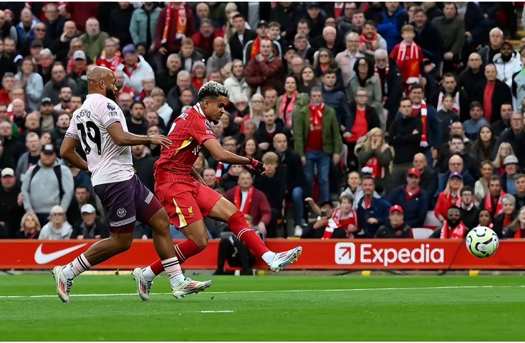 曼联绝杀利物浦，C罗带队取胜