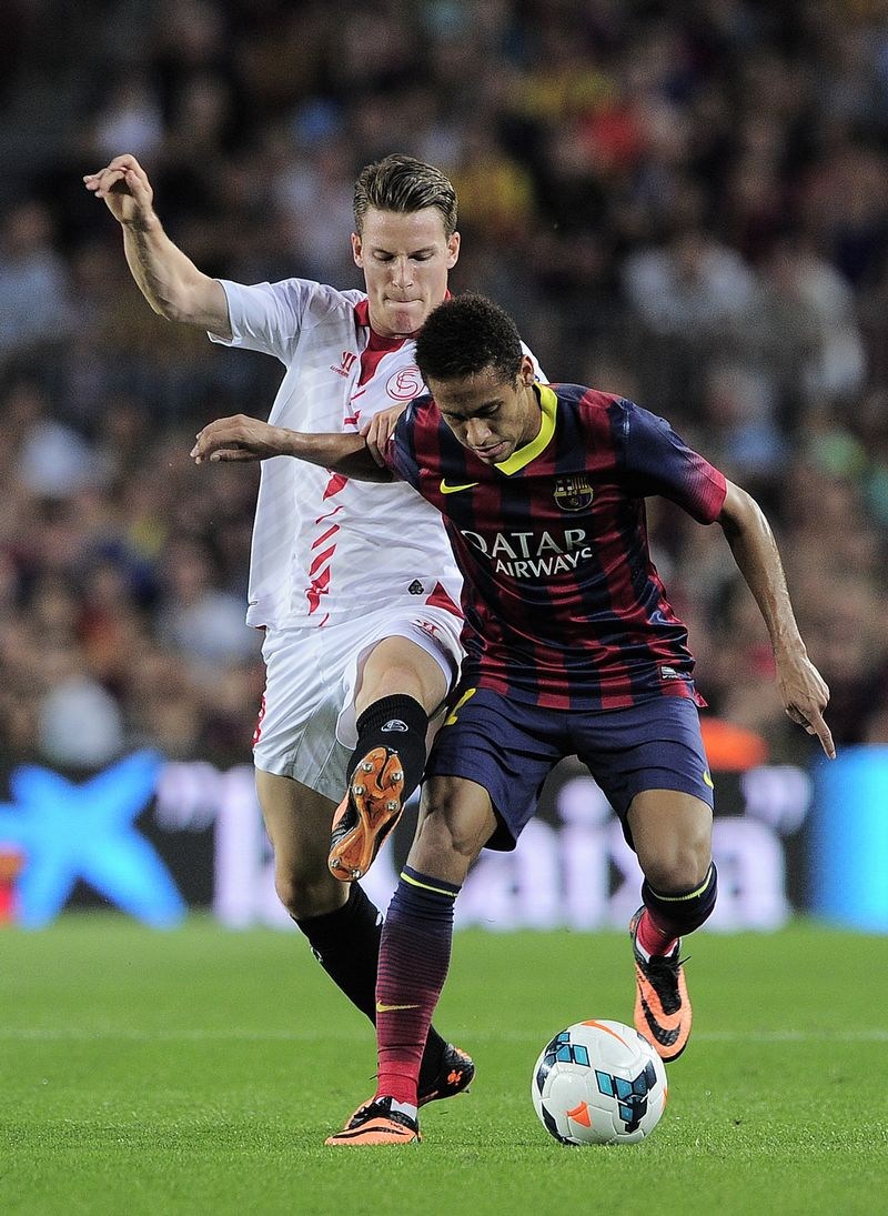 丹麦险胜土耳其，内马尔带队取胜