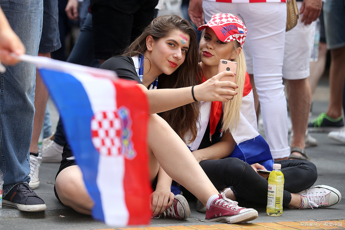 丹麦险胜土耳其，内马尔带队取胜