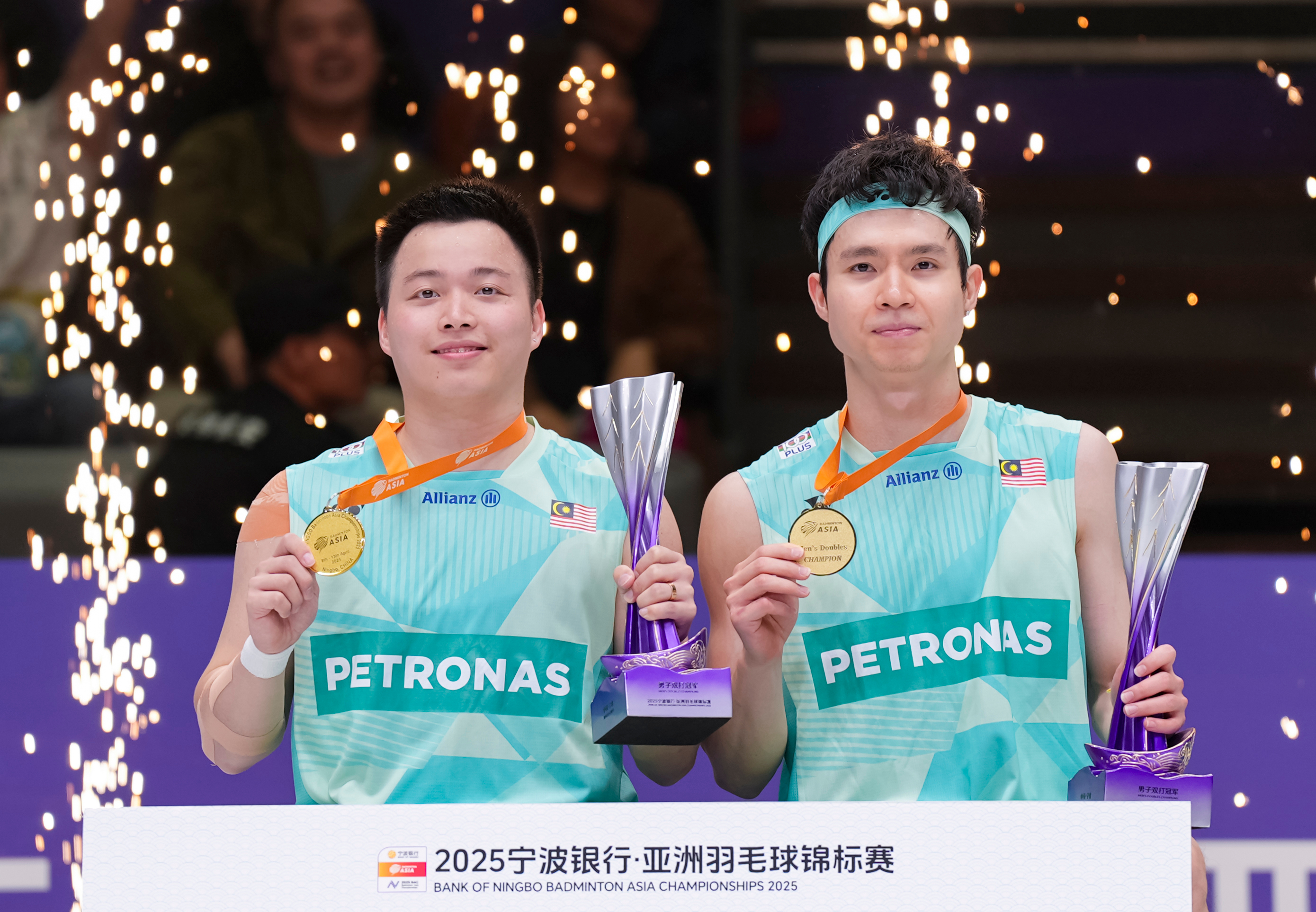 印尼羽毛球队轻取马来西亚羽毛球队,辛杜制霸全场 印尼羽毛球队轻取马来西亚羽毛球队,辛杜制霸全场