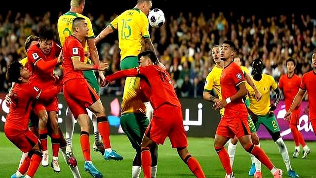 球员们拼尽全力,力争最终胜利 球员们拼尽全力,力争最终胜利