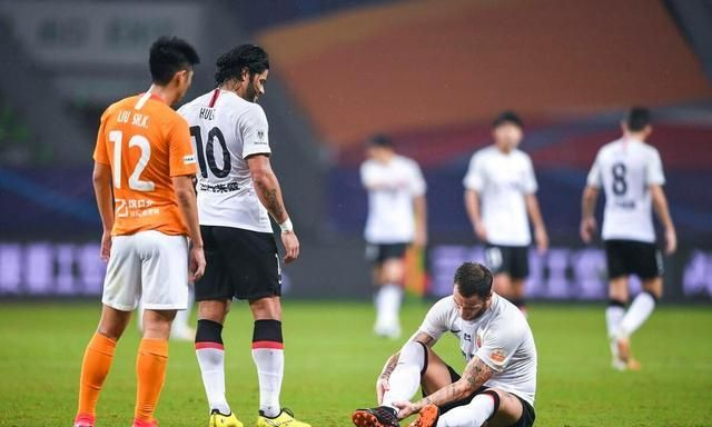 暴力鸟连续破门,联赛杀入射手榜前列 暴力鸟连续破门,联赛杀入射手榜前列