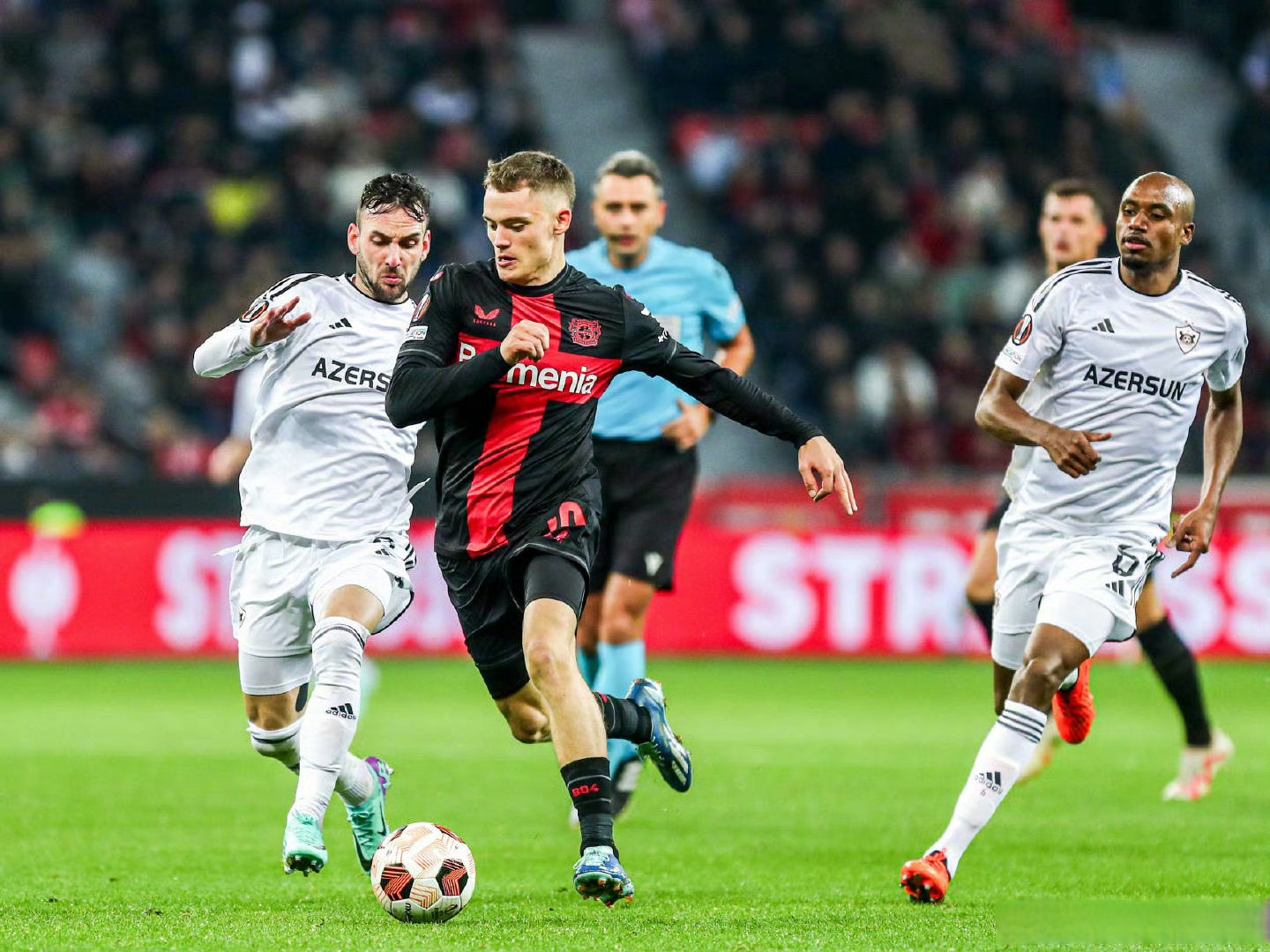 球队实力平均，比赛场面火爆