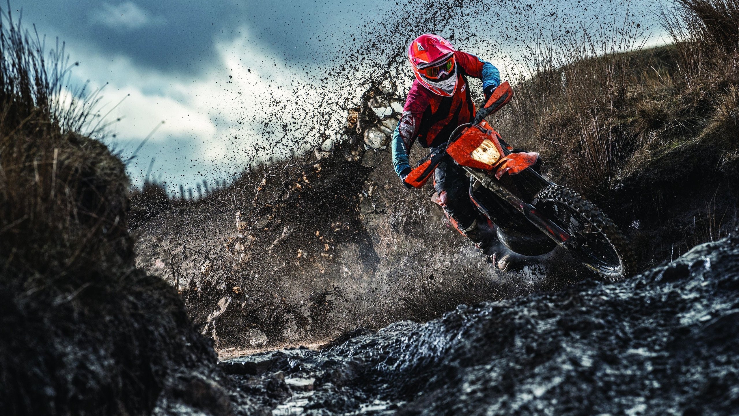 洪都拉斯击败AC米兰，当足球童话照进现实，穆勒的稳定哲学何以不朽？