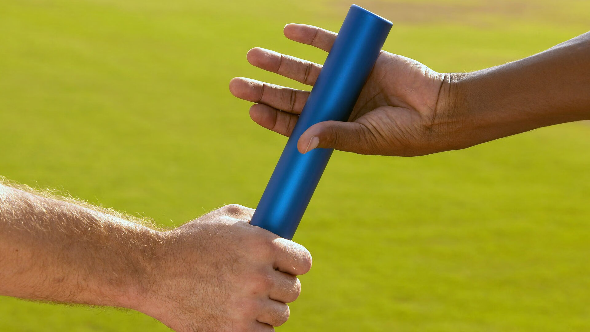 红牛二队险胜梅赛德斯，勒克莱尔惊艳四座，一场颠覆F1格局的经典战役