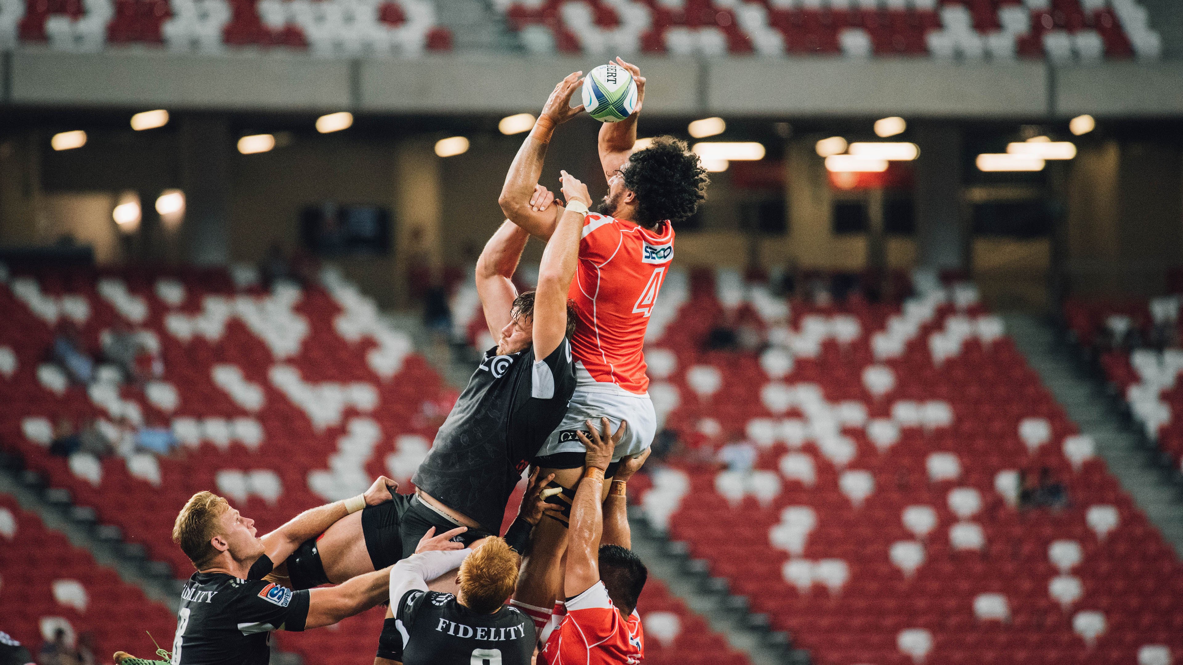 赛道与球场，当F1年度争冠焦点战遇上广厦强压猛龙